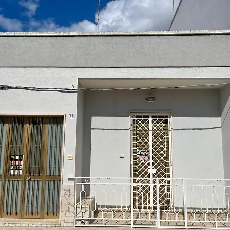 Mono Rizzi Nyaraló